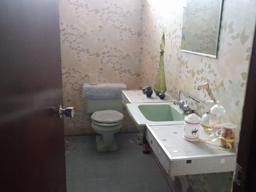 BAJÓ DE PRECIO!!!! CASA:  2 FRENTES, AVENIDA Y PARQUE