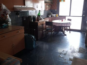 BAJÓ DE PRECIO!!!! CASA:  2 FRENTES, AVENIDA Y PARQUE
