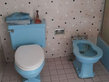 BAJÓ DE PRECIO!!!! CASA:  2 FRENTES, AVENIDA Y PARQUE