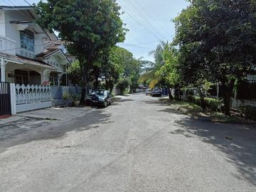 Rumah strategis lantai 2 di Bintaro Sektor 5, Komplek Perkici