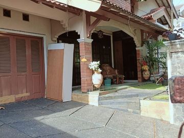 Rumah strategis lantai 2 di Bintaro Sektor 5, Komplek Perkici