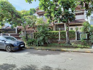 Rumah strategis lantai 2 di Bintaro Sektor 5, Komplek Perkici