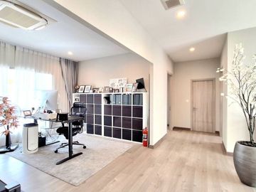 ● Luxury Style ● Single house 2 storey | 4 Beds 82 sq.w. 308 sq.m. | The Palm Krungthep Kreetha-Wongwaen | Near ARL Lat Krabang 13 mins, Suvarnabhumi