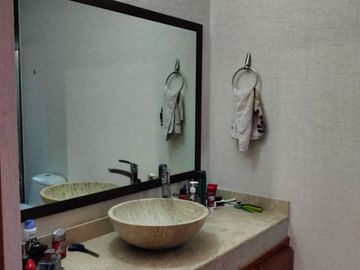 Hermosa RESIDENCIA en VENTA, CUMBRES DEL LAGO, Juriquilla, 3rec c/u con baño, ampliio jardín, privada, VIG24/7