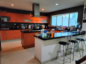 Hermosa RESIDENCIA en VENTA, CUMBRES DEL LAGO, Juriquilla, 3rec c/u con baño, ampliio jardín, privada, VIG24/7