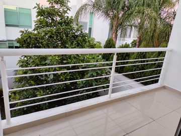 Hermosa RESIDENCIA en VENTA, CUMBRES DEL LAGO, Juriquilla, 3rec c/u con baño, ampliio jardín, privada, VIG24/7