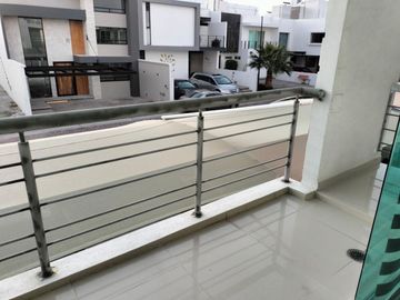 Hermosa RESIDENCIA en VENTA, CUMBRES DEL LAGO, Juriquilla, 3rec c/u con baño, ampliio jardín, privada, VIG24/7