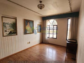 CASA en VENTA sobre AV. ACUEDUCTO em Esquina
