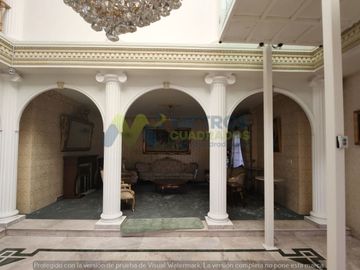 CASA en VENTA sobre AV. ACUEDUCTO em Esquina