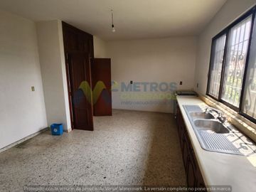 CASA en VENTA sobre AV. ACUEDUCTO em Esquina