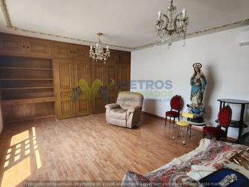 CASA en VENTA sobre AV. ACUEDUCTO em Esquina