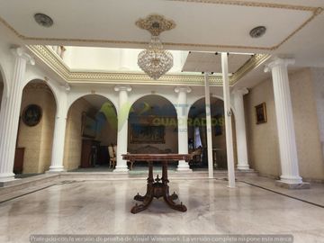 CASA en VENTA sobre AV. ACUEDUCTO em Esquina