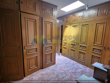 CASA en VENTA sobre AV. ACUEDUCTO em Esquina