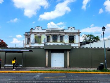CASA en VENTA sobre AV. ACUEDUCTO em Esquina
