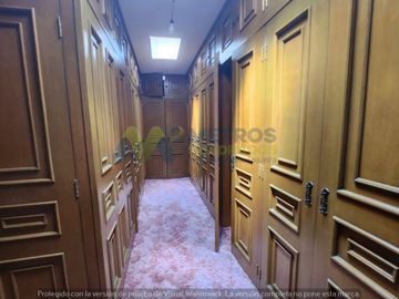 CASA en VENTA sobre AV. ACUEDUCTO em Esquina