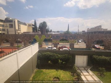 CASA en VENTA sobre AV. ACUEDUCTO em Esquina