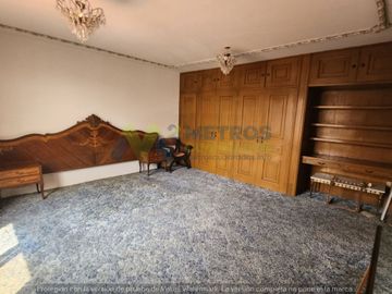 CASA en VENTA sobre AV. ACUEDUCTO em Esquina