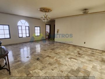 CASA en VENTA sobre AV. ACUEDUCTO em Esquina