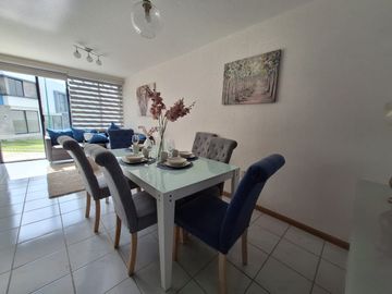 VENTA DE CASA RESIDENCIAL CON ALBERCA A 5 MINUTOS DE ZÓCALO EN EMILIANO ZAPATA