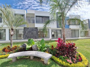 VENTA DE CASA RESIDENCIAL CON ALBERCA A 5 MINUTOS DE ZÓCALO EN EMILIANO ZAPATA