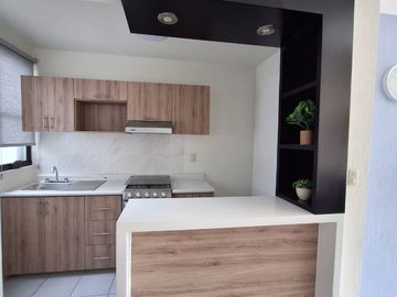 VENTA DE CASA RESIDENCIAL CON ALBERCA A 5 MINUTOS DE ZÓCALO EN EMILIANO ZAPATA