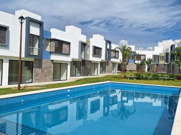 VENTA DE CASA RESIDENCIAL CON ALBERCA A 5 MINUTOS DE ZÓCALO EN EMILIANO ZAPATA