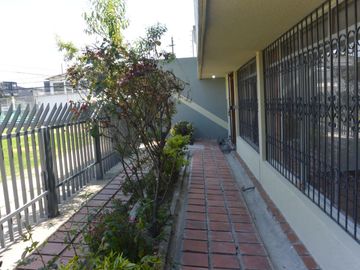 IDEAL EMPRESAS: USD 475.000 - PROPIEDAD EN VENTA, SECTOR NORTE DE QUITO