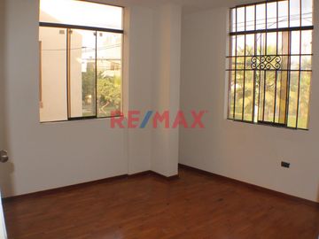 Venta Casa Mas Cochera En Condominio Los Sauces ID 1091731