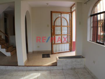 Venta Casa Mas Cochera En Condominio Los Sauces ID 1091731