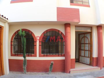 Venta Casa Mas Cochera En Condominio Los Sauces ID 1091731