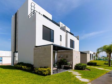 Casa con alberca a unos minutos de Cuernavaca