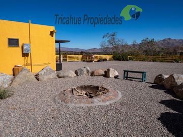Terreno con cabañas amobladas para turistas y piscina, Valle del Elqui. $210 millones