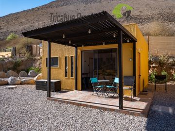 Terreno con cabañas amobladas para turistas y piscina, Valle del Elqui. $210 millones