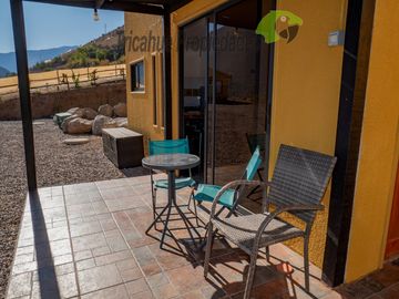 Terreno con cabañas amobladas para turistas y piscina, Valle del Elqui. $210 millones