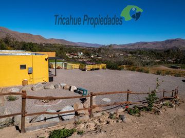 Terreno con cabañas amobladas para turistas y piscina, Valle del Elqui. $210 millones