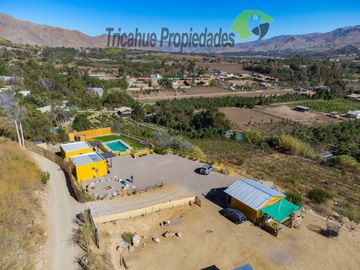 Terreno con cabañas amobladas para turistas y piscina, Valle del Elqui. $210 millones