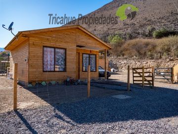 Terreno con cabañas amobladas para turistas y piscina, Valle del Elqui. $210 millones
