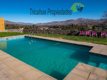 Terreno con cabañas amobladas para turistas y piscina, Valle del Elqui. $210 millones
