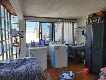 Hermosa casa con vista panorámica para actualizar
