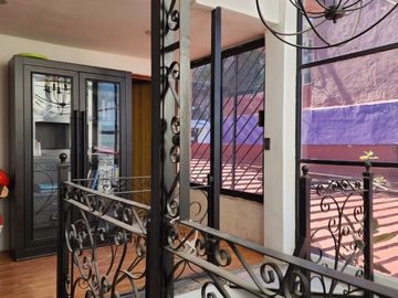 Hermosa casa con vista panorámica para actualizar