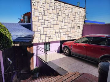 Hermosa casa con vista panorámica para actualizar