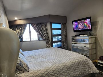 Hermosa casa con vista panorámica para actualizar