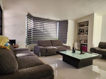 Hermosa casa con vista panorámica para actualizar