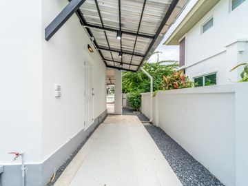 ขายบ้านเดี่ยว ตกแต่งใหม่ ใกล้สนามบินสุวรรณภูมิ เพียง 10 นาที