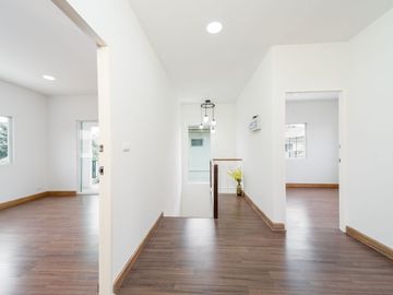 ขายบ้านเดี่ยว ตกแต่งใหม่ ใกล้สนามบินสุวรรณภูมิ เพียง 10 นาที