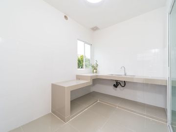 ขายบ้านเดี่ยว ตกแต่งใหม่ ใกล้สนามบินสุวรรณภูมิ เพียง 10 นาที