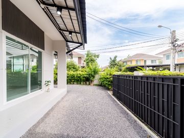 ขายบ้านเดี่ยว ตกแต่งใหม่ ใกล้สนามบินสุวรรณภูมิ เพียง 10 นาที