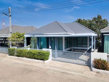 Single house in a potential location, The Master, Bypass-Sa Kaeo Road. Behind Big C Sa Kaeo Decorated and ready to move in