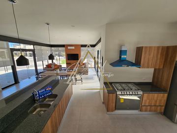 Casa con 4 recámaras en Queretaro zona Zakia, Recamara en planta Baja Ultimas ubicaciones entrega inmediata