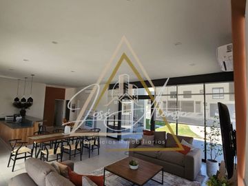 Casa con 4 recámaras en Queretaro zona Zakia, Recamara en planta Baja Ultimas ubicaciones entrega inmediata
